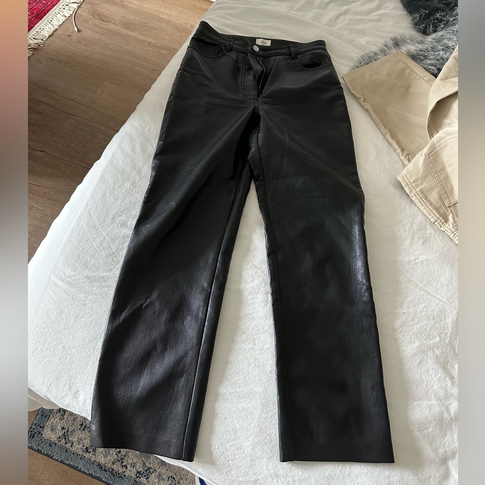 Aritzia Melina pants size 6 in short- Black